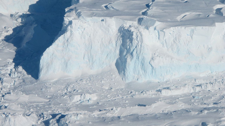 Cortina sottomarina per prevenire lo scioglimento dei ghiacciai