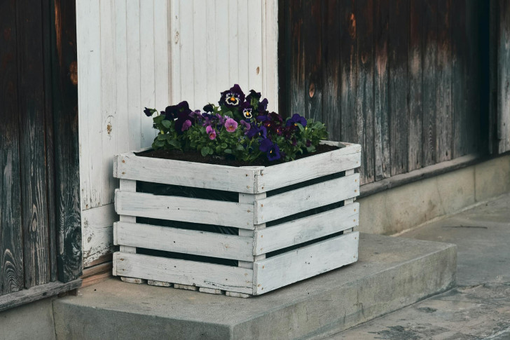 What materials are better for building planters?