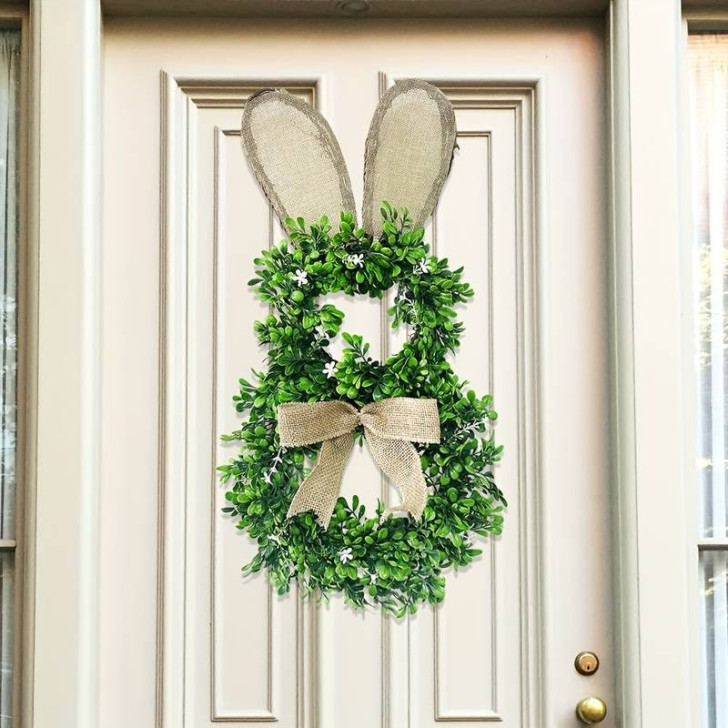 13. A rabbit-shaped wreath