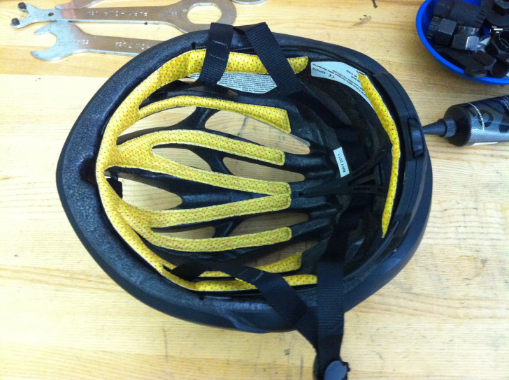Come pulire correttamente il casco da bicicletta