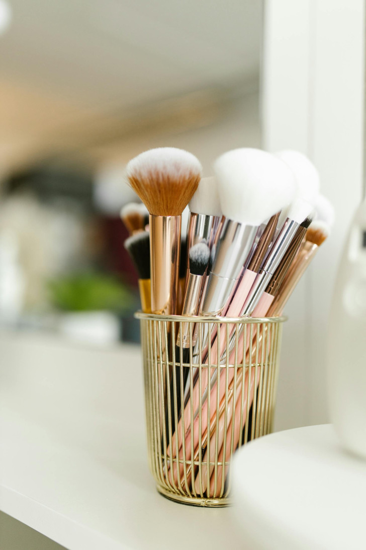 For cleaning make-up accessories