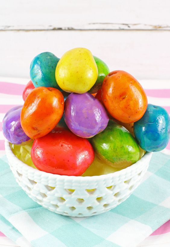 Come decorare le patate come fossero uova di Pasqua