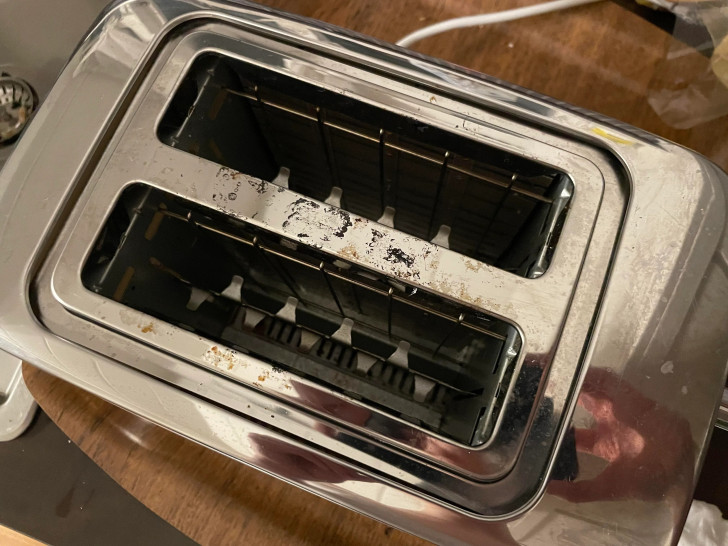 ein schmutziger Toaster