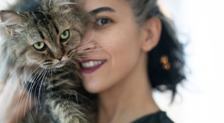 I gatti preferiscono le donne… o le donne preferiscono i gatti?