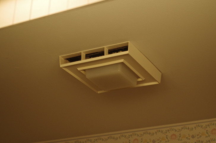 How to ensure proper ventilation in the bathroom