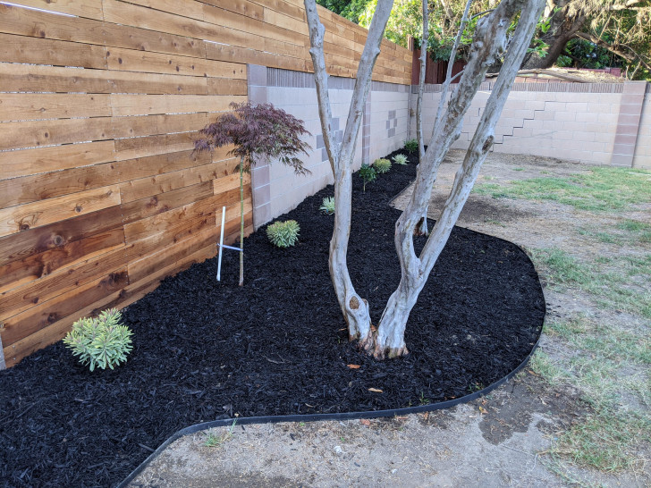 How to mulch with charcoal