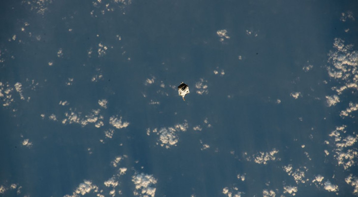 De gereedschapskist verloren uit het ISS