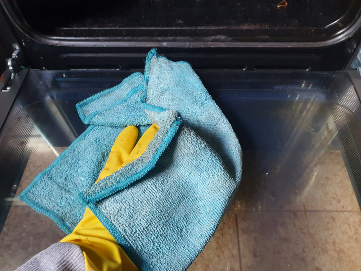 Hur ofta är det lämpligt att rengöra ugnen?