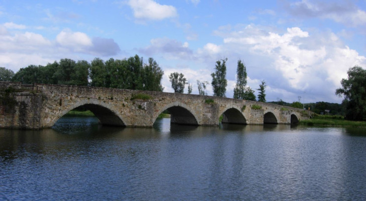 Pont Buriano, près d'Arezzo, dont beaucoup pensent qu'il a été représenté dans la Joconde