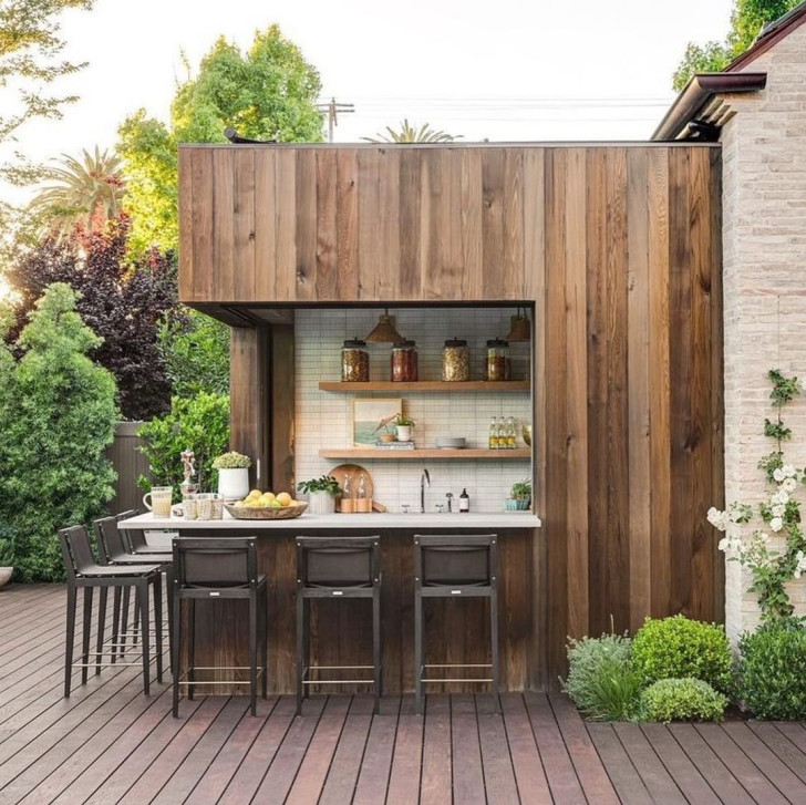 Bar d'angle moderne dans le jardin