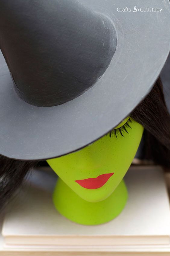 A mannequin's head made up to look like Elphaba from the musical Wicked