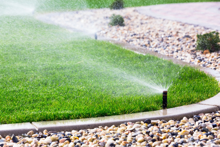 Automatic lawn sprinkler