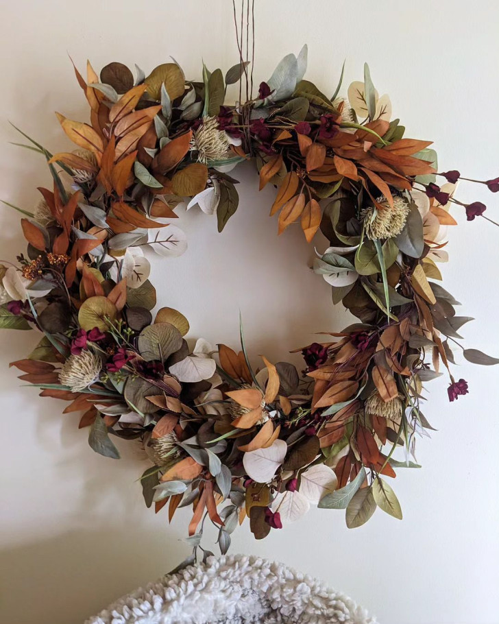 Wreath leaves in autumnal colors