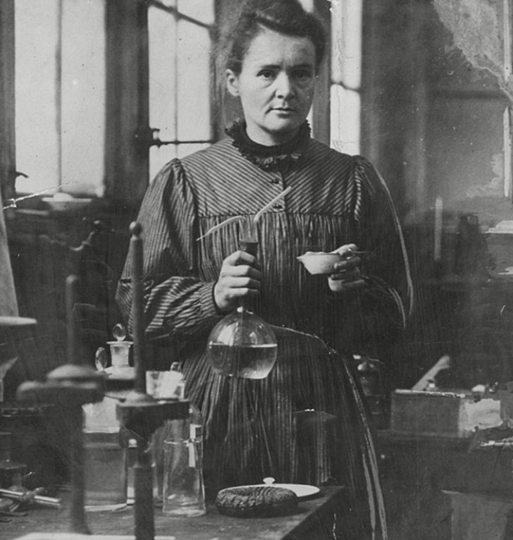 Marie Curie: physicienne d'origine polonaise, célèbre pour ses recherches sur la radioactivité et deux fois prix Nobel.