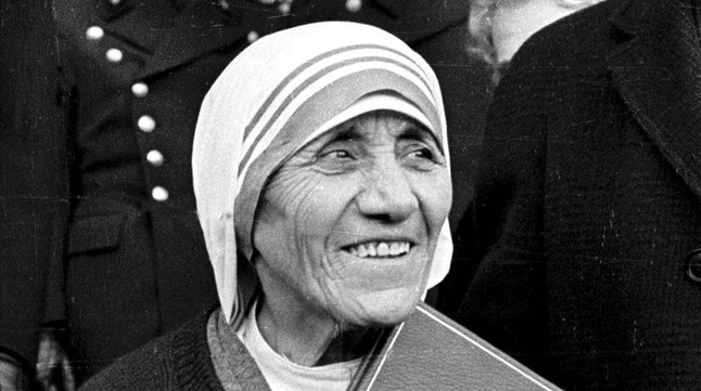 Mère Teresa de Calcutta: religieuse catholique albanaise, connue pour son oeuvre auprès des victimes de la pauvreté.