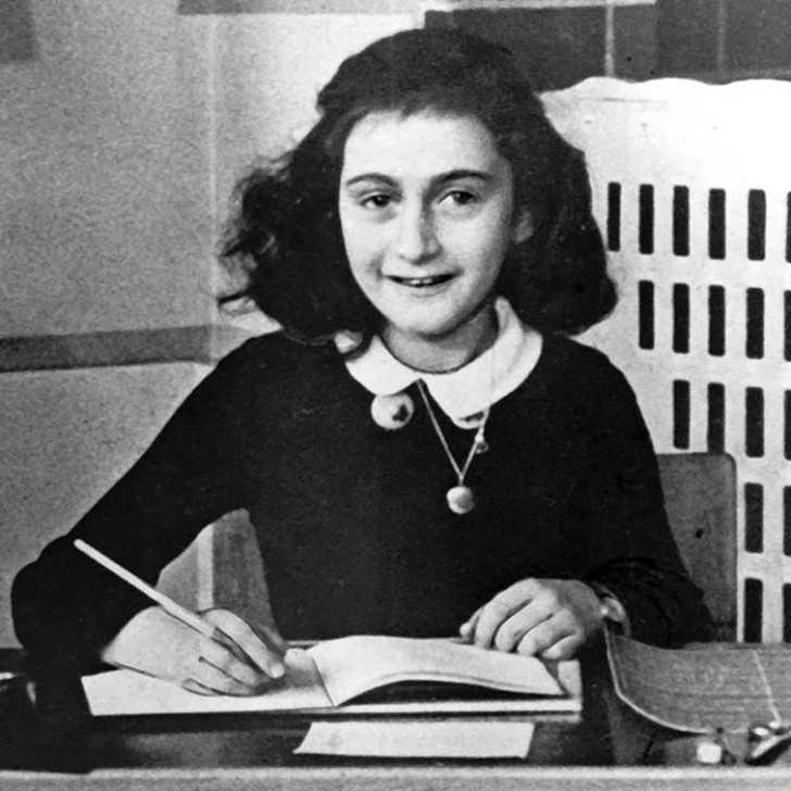 Anna Frank: scrittrice ebrea divenuta uno dei nomi simbolo dell'Olocausto.