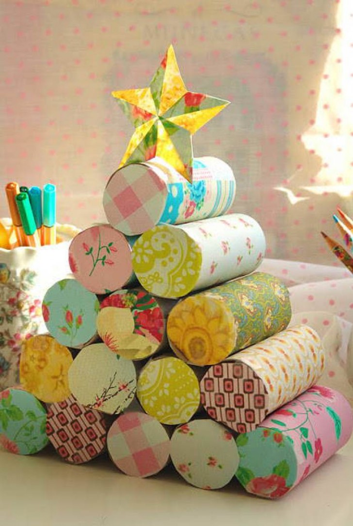 Magari con i rotoli di carta igienica non potrete fare un intero albero, ma delle mini decorazioni sì!