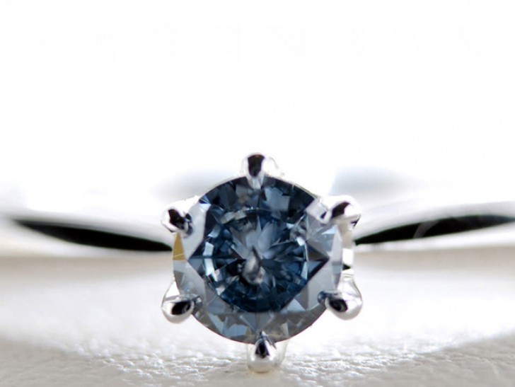 La gioielleria svizzera Algordanza è specializzata in diamanti ottenuti dalla cremazione di un defunto