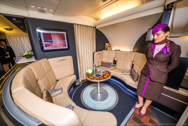 Ecco cosa vuol dire viaggiare in prima classe sull'aereo più lussuoso del mondo - 21