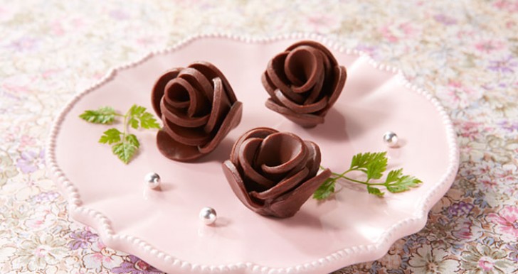 Dilettarvi nella creazione di fiori di cioccolato