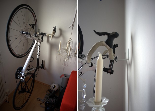 Anche IKEA si è posta il problema di sistemare le bici in casa, e propongono questa soluzione economica: il gancio Kvartal.