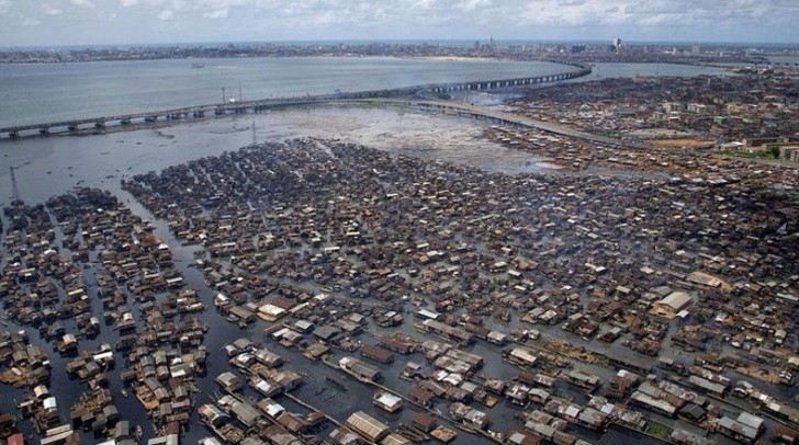 De bevolking van Makoko is gaandeweg toegenomen. Uit een onofficiële volkstelling blijkt dat er tegenwoordig tussen de 150,000 en de 250,000 mensen wonen.