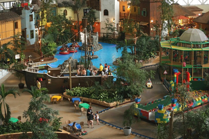 L'area di giochi per bambini ha molti divertimenti, acquatici e non, che coinvolgono anche i più grandi.
