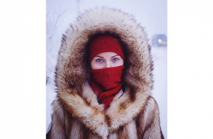 Il fotografo si aspettava che la gente del posto fosse abituata alle temperature incredibilmente basse ma non è affatto così: gli abitanti di Oymyakon hanno timore del loro freddo.