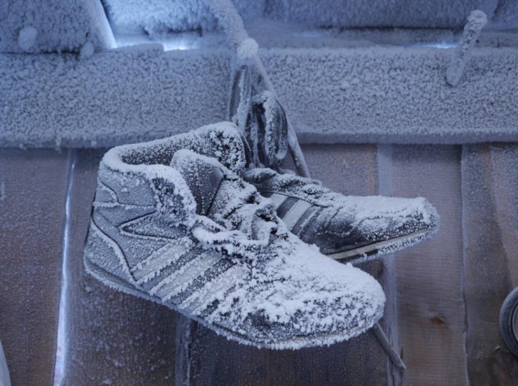 De grond is bijna altijd bevroren: in de winter is de gemiddelde temperatuur -45 ° C die in de zeer korte zomer op kan lopen tot 25 ° C. Deze zomer schoenen worden maar een paar dagen per jaar gebruikt.