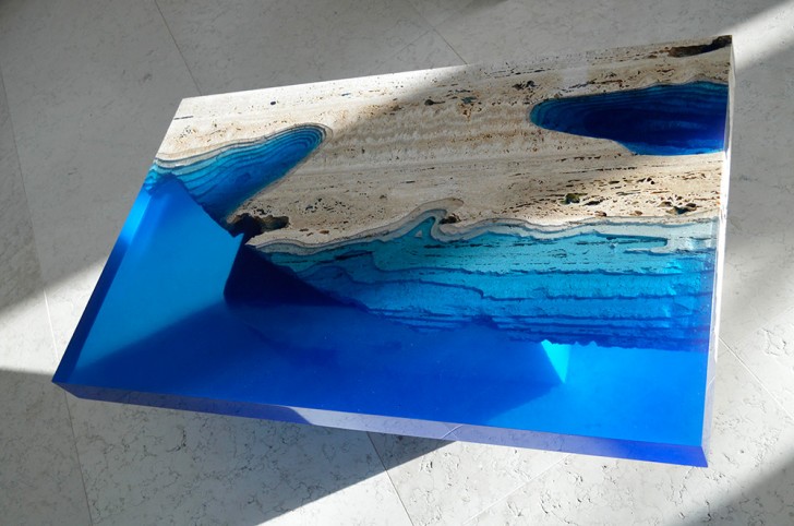 Unisce marmo e resina in un'unica opera: il risultato è un tavolo che fa sognare - 2