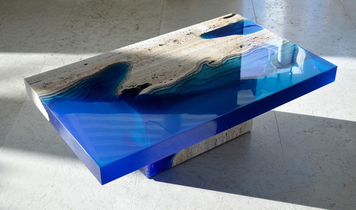 Unisce marmo e resina in un'unica opera: il risultato è un tavolo che fa sognare - 3