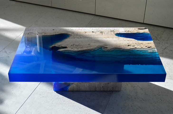 Unisce marmo e resina in un'unica opera: il risultato è un tavolo che fa sognare - 8