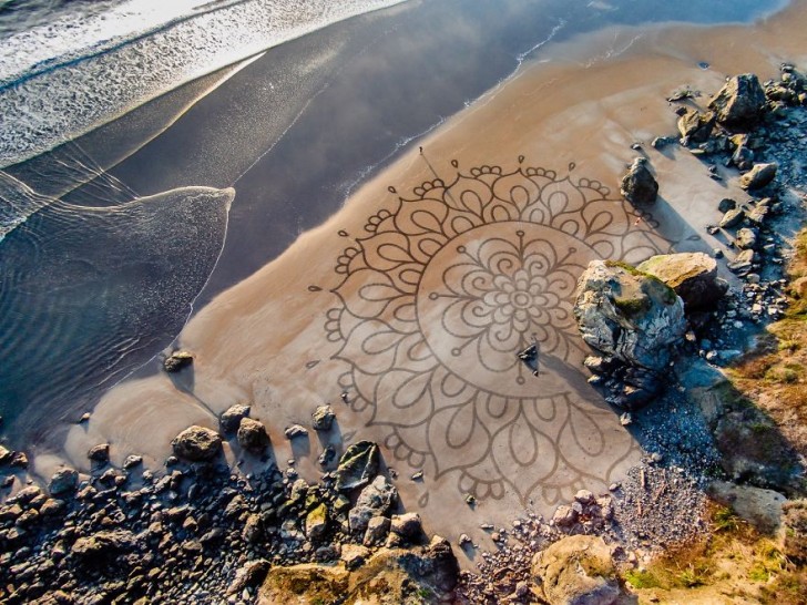 Un ragazzo lascia il suo lavoro per creare incredibili opere d'arte sulla sabbia - 4