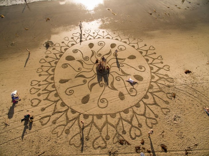 Un ragazzo lascia il suo lavoro per creare incredibili opere d'arte sulla sabbia - 7
