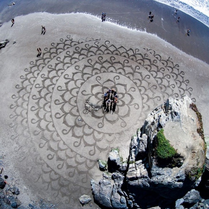 Un ragazzo lascia il suo lavoro per creare incredibili opere d'arte sulla sabbia - 9