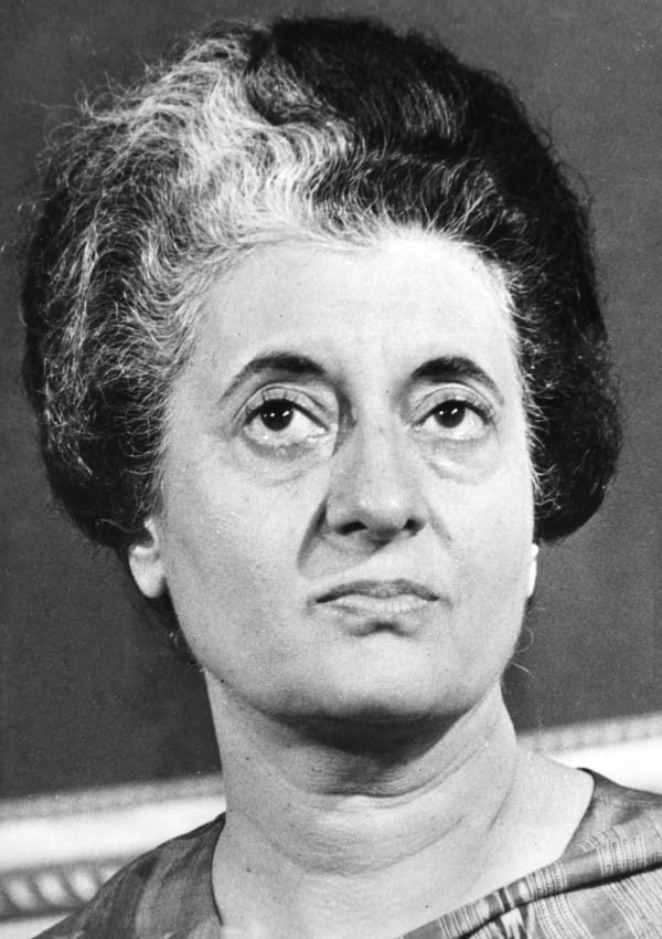 Sur l'image apparaissent certains leaders indiens comme Indira Gandhi...