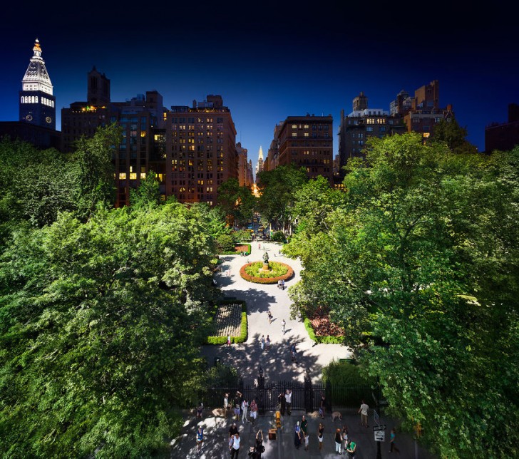 De pracht van het Gramercy Park in New York is zowel overdag als in de avond betoverend.