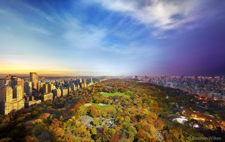 Central Park, de groene longen in het hart van New York, verdeeld tussen dag en nacht, vanuit het Essex House Hotel.