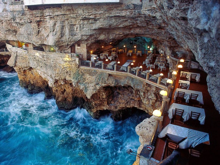 The grotto (sea cave) is located in Polignano a Mare, a town located on the Adriatic coast of Puglia, in southern Italy.
