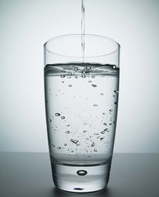 I gargarismi con acqua prevengono le infezioni alle vie respiratorie superiori.
