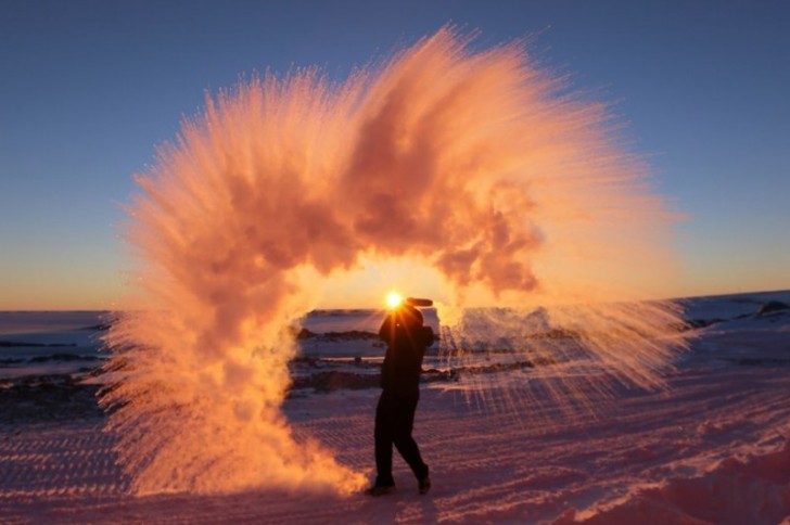 Une tasse de thé lancée au Pôle Nord par - 40 degrés.
