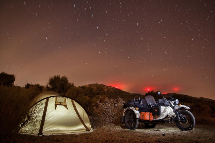 Camping libre sous le ciel étoilé d'Espagne