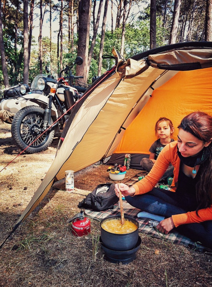 Un pranzo in uno dei loro campeggi