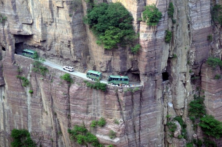 7) Guoliang Tunnel, Cina