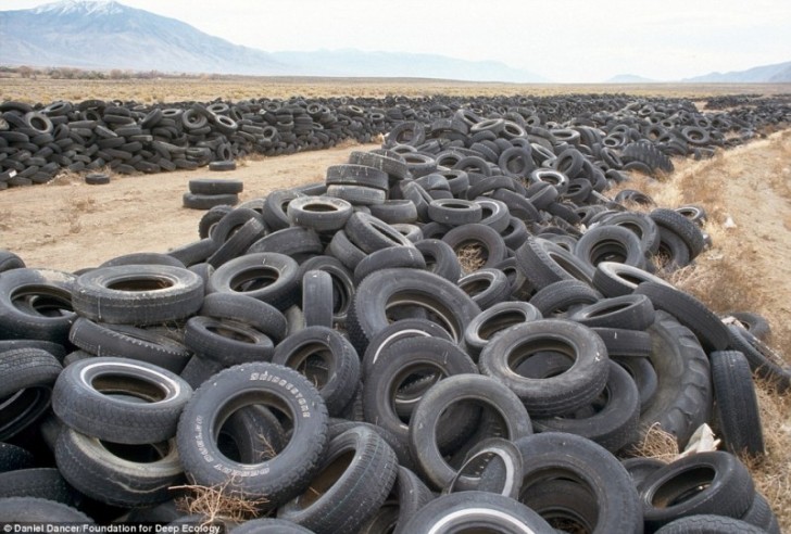 Décharge de pneus dans le désert du Névada