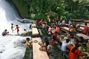 Labassin Waterfall Restaurant (Filippine)