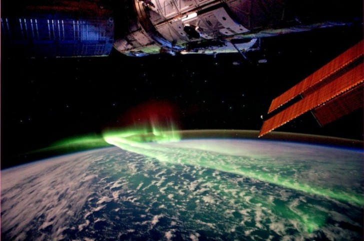 18. Aurora Boreale vista dallo spazio