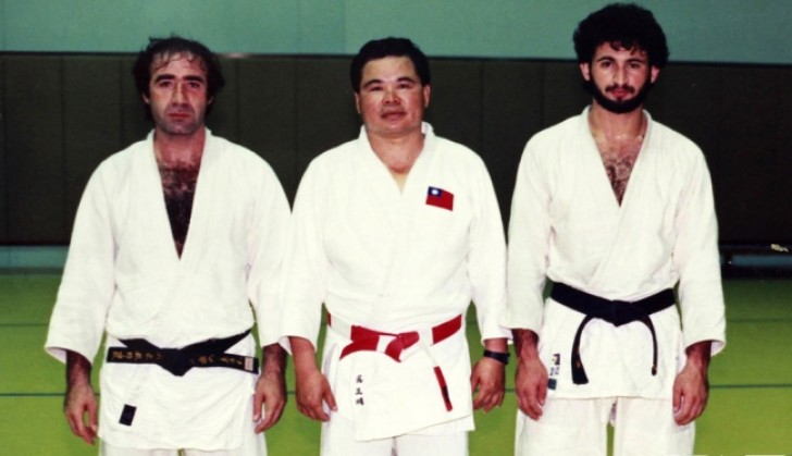 Osama bin Laden (rechts) tijdens judo training