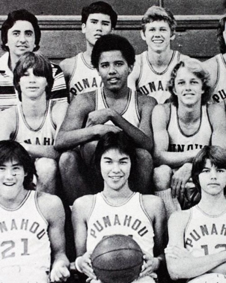 Barack Obama in het basketbalteam van zijn school