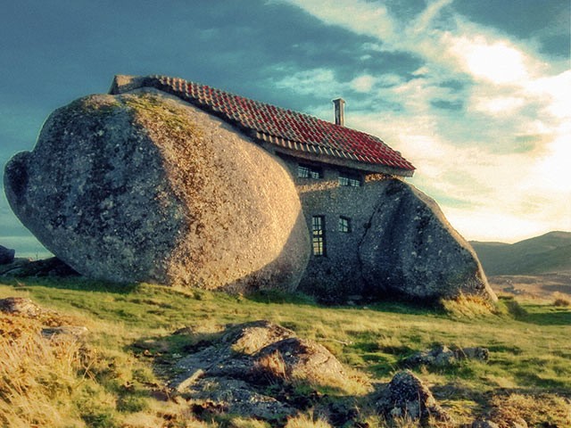 Casa di Roccia, Fafe Mountains (Portugal).